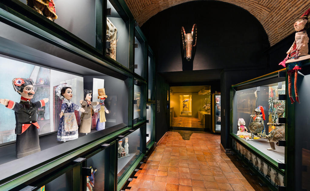Step into a world of enchantment and creativity at the Museu da Marioneta in Lisbon, as it showcases the history, art, and cultural significance of puppetry from Portugal and beyond.