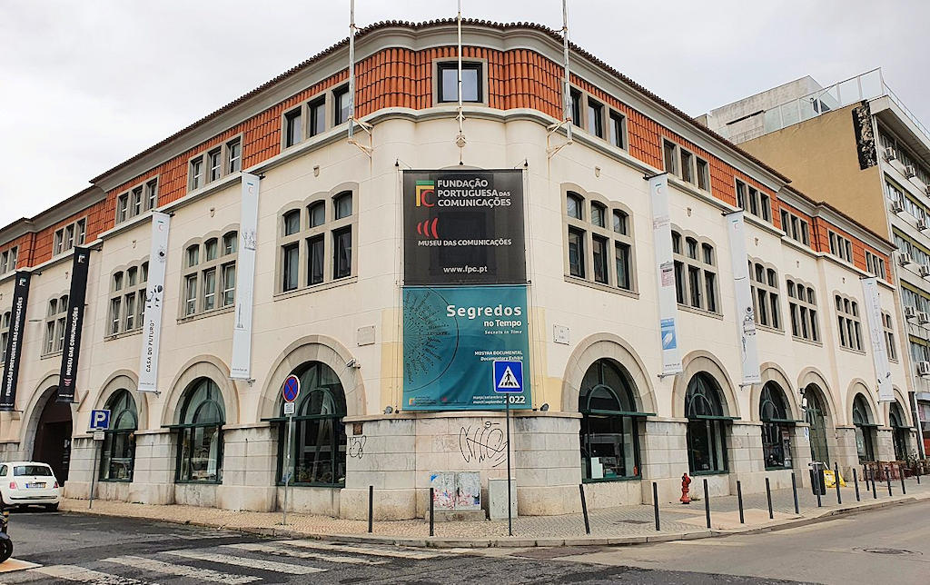 Uncover the fascinating history of communication at the Museu das Comunicações in Lisbon, where exhibits and contemporary art converge to tell a compelling tale.