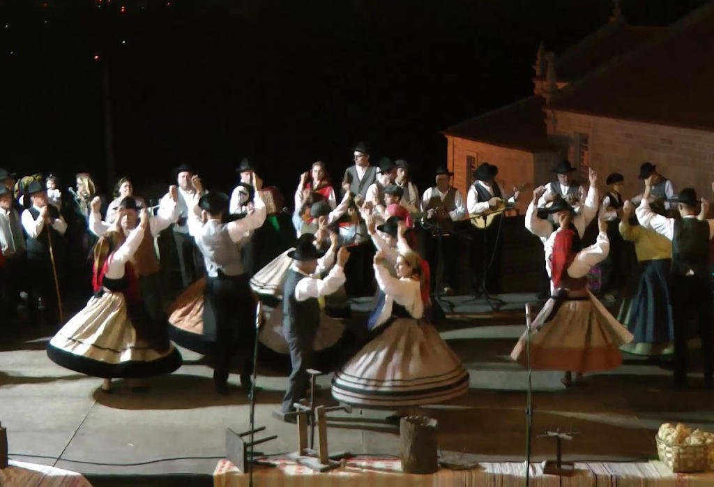  Immerse yourself in the lively rhythms and community spirit of the Malhão dance, a cherished Portuguese folk tradition from the Alentejo region.