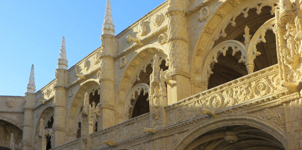 Manueline Style in Lisbon: A mesmerizing fusion of Gothic, Renaissance, and Moorish influences, reflecting the city's maritime grandeur.