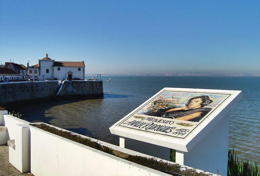 Take a day trip from Lisbon to Alcochete and immerse yourself in the serene ambiance of Miradouro Amália Rodrigues. Enjoy breathtaking panoramic views and pay tribute to the legendary Fado singer.