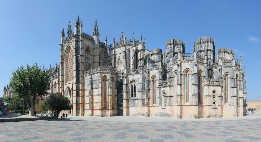 Unveil the triumph and architectural brilliance of Batalha Monastery, a Gothic masterpiece that stands as a testament to Portugal's rich heritage.