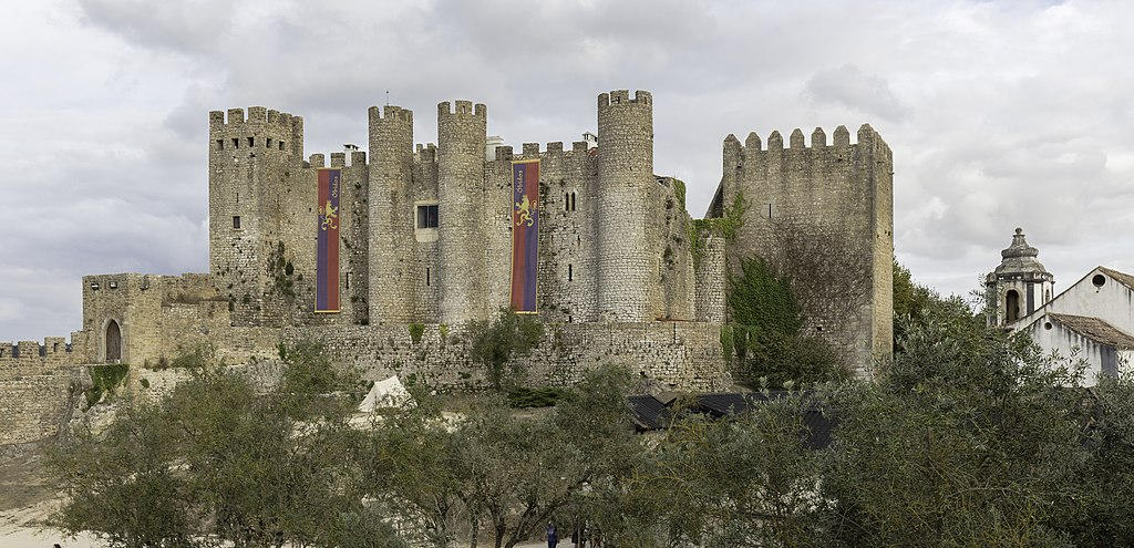 Step into the enchanting world of Portugal's Castle of Óbidos—a well-preserved medieval fortress that enthralls with its rich history and captivating architecture.