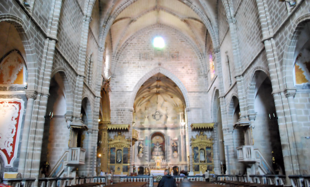 Step into the past and marvel at the Gothic-Manueline masterpiece, the Church of São Francisco in Évora, Portugal, with its intricate architecture and the awe-inspiring Chapel of Bones.