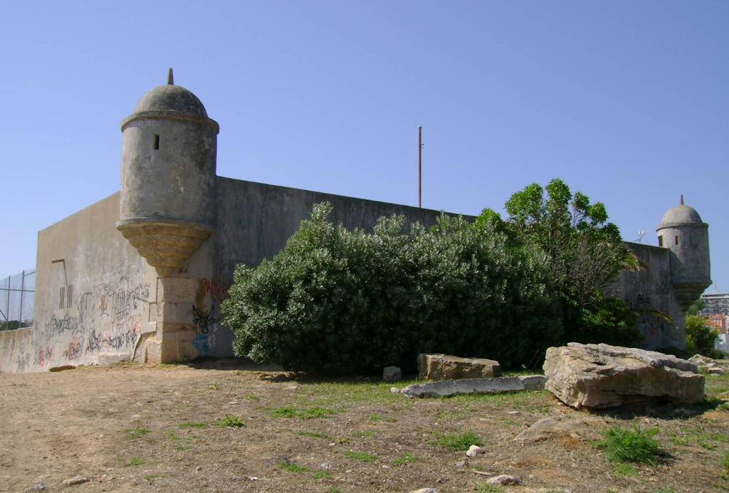 Step back in time and explore the historical significance of Fort of São Teodósio da Cadaveira, a coastal fortress in Estoril's captivating landscape.