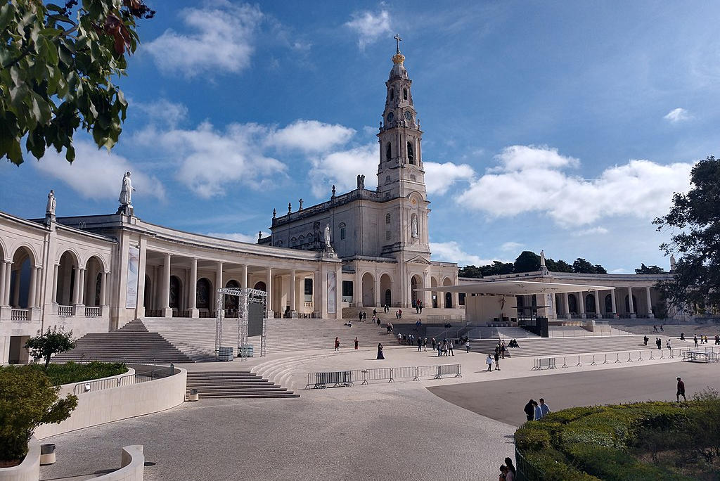 Witness the miracles and faith of Fátima, Portugal, where the Virgin Mary appeared in 1917, making it a revered pilgrimage site for believers worldwide.