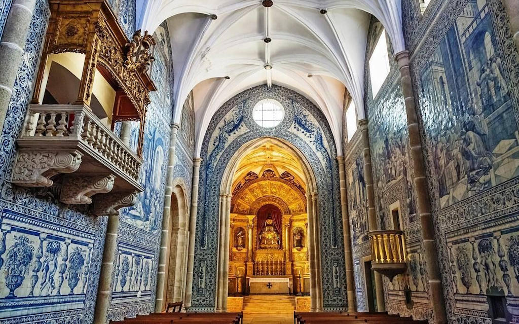 Step into the past and experience the architectural splendor of Lóios Church in Évora, Portugal, where Gothic and Manueline styles intertwine, and sacred art tells stories of bygone eras.