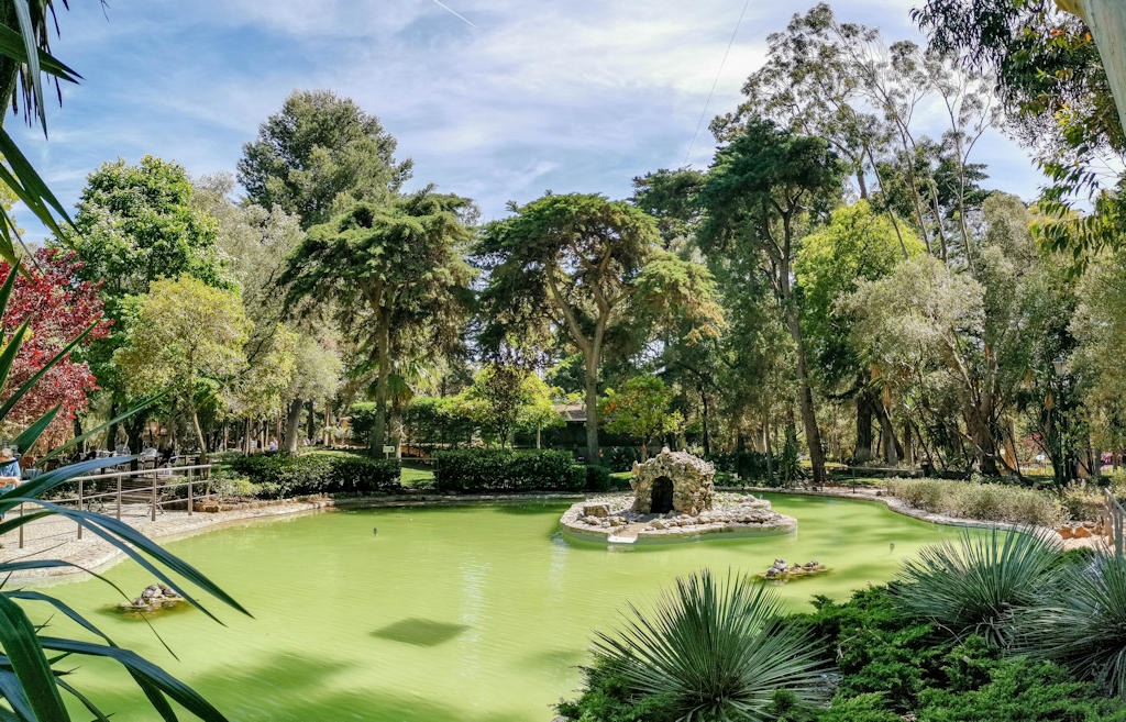 Escape the city and immerse yourself in the tranquility of Marechal Carmona Park, Cascais. Explore its lush gardens, cultural museum, and picturesque lake.