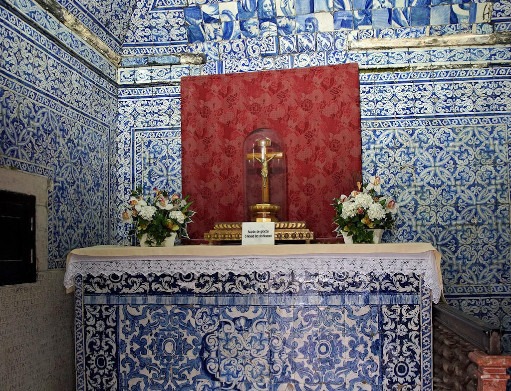 Journey through time and legends to the sacred Memory Hermitage of Nazaré, a captivating shrine overlooking the sea, where spirituality and architectural beauty intertwine.