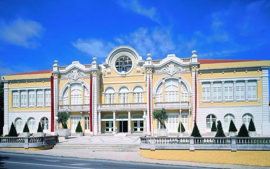 MU.SA - Museu das Artes de Sintra: A dynamic museum celebrating contemporary art and culture, fostering creativity, and engaging the local community.