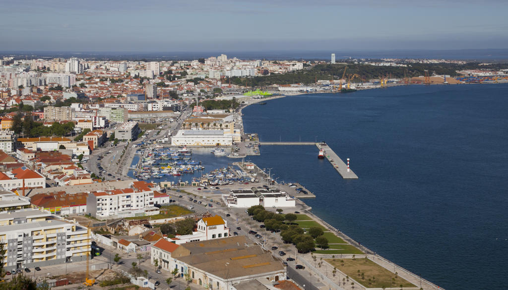 Uncover the treasures of Setúbal, Portugal's coastal gem, through its history, natural beauty, delicious cuisine, and cultural heritage. A must-visit day trip from Lisbon.