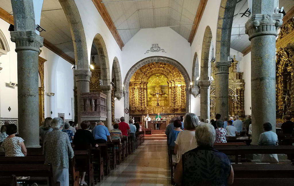 Experience the cultural heritage of Sesimbra as you visit the magnificent Igreja de São Tiago, a remarkable church showcasing stunning architecture, religious art, and a rich history. A recommended day trip from Lisbon.