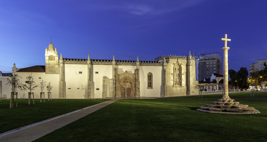 Step into the enchanting world of Setúbal's Monastery of Jesus, an architectural masterpiece that showcases the grandeur of Portuguese Gothic style.