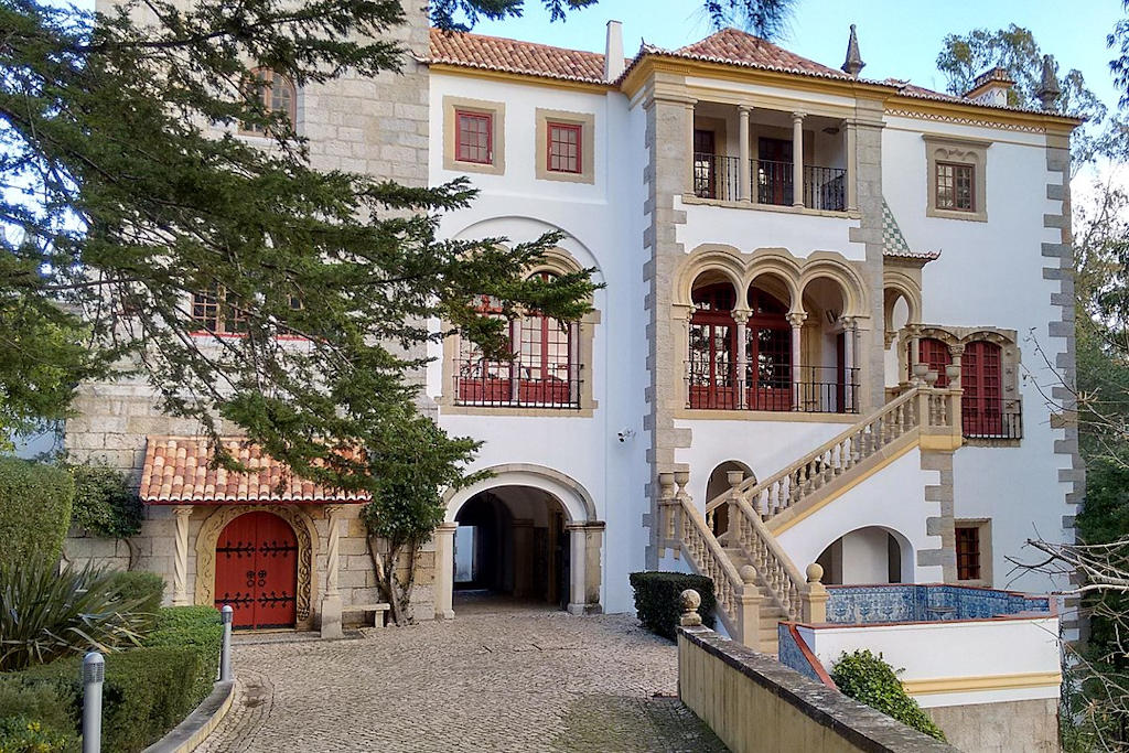 Immerse yourself in the captivating melodies of Portugal's musical heritage at the Museum of Portuguese Music in Estoril, Cascais.