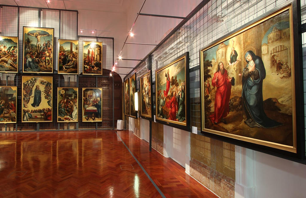 Uncover the art, history, and cultural richness of Setúbal at the Museum of Setúbal in the historic Convento de Jesus. A must-visit destination for a day trip from Lisbon.