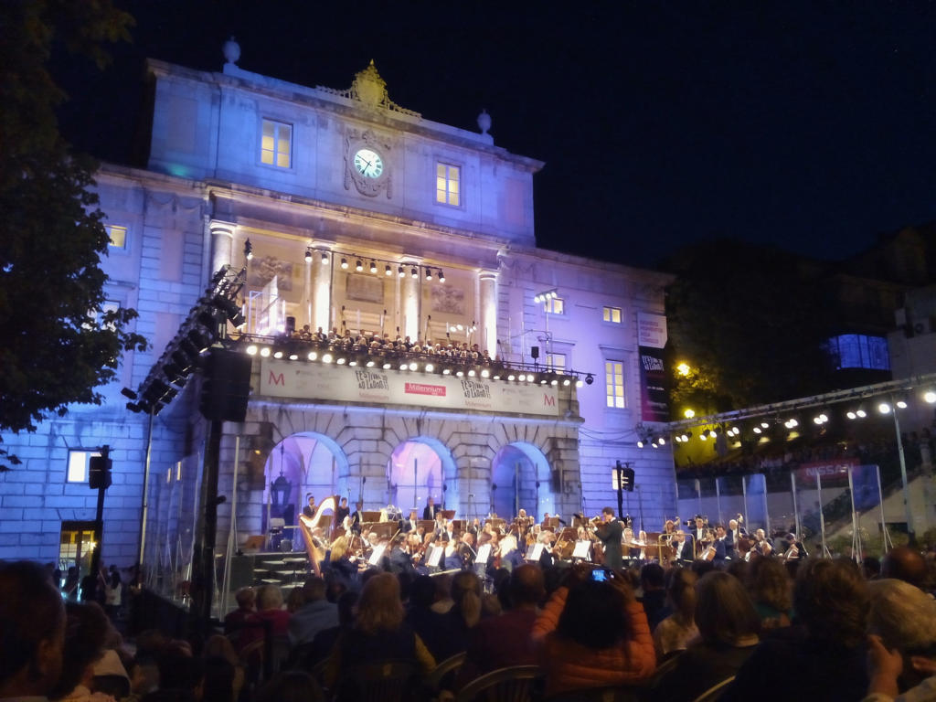 Experience the enchantment of Festival ao Largo in Lisbon, a captivating open-air celebration uniting music, opera, and dance, enriching the cultural scene of the city.