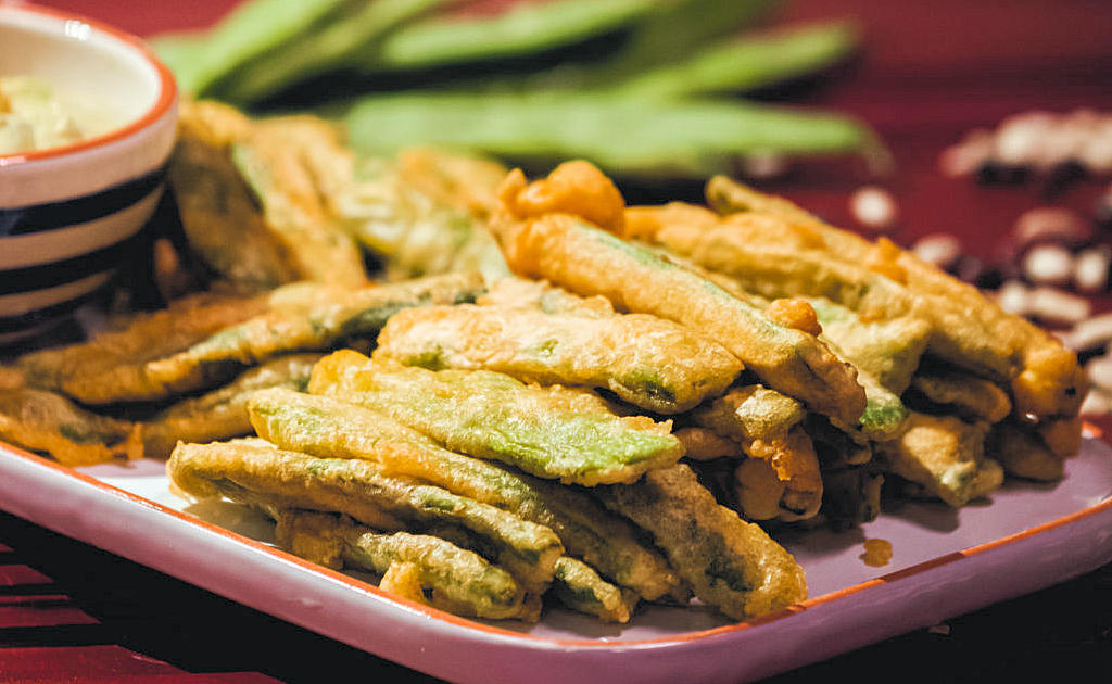 Peixinhos da Horta: Explore Portugal's crispy delight - deep-fried green beans that embody the cultural history and flavors of traditional Portuguese cuisine.