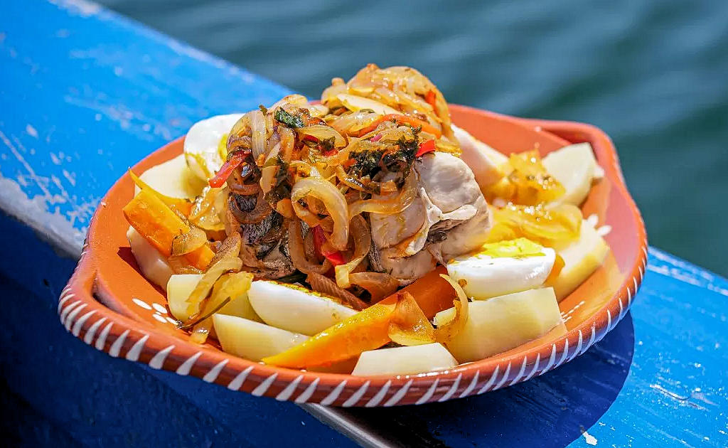 Pescada à Poveira: A flavorsome homage to Portuguese culinary heritage, celebrating the bond between Póvoa de Varzim and its maritime roots.