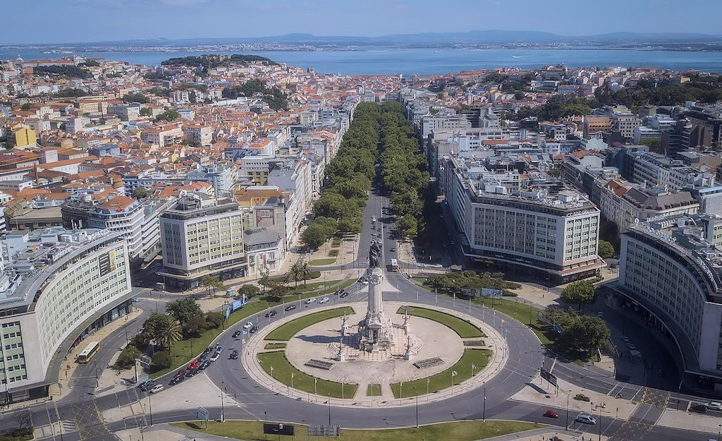 Experience the allure of Avenida da Liberdade, Lisbon's iconic boulevard, with its rich history, architectural splendor, luxury shopping, and cultural vibrancy.