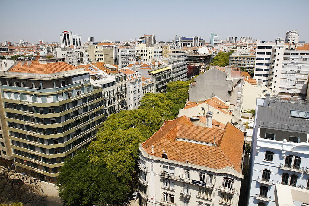 Experience the captivating blend of architecture, culture, and urban life in Avenidas Novas, Lisbon's modern district.