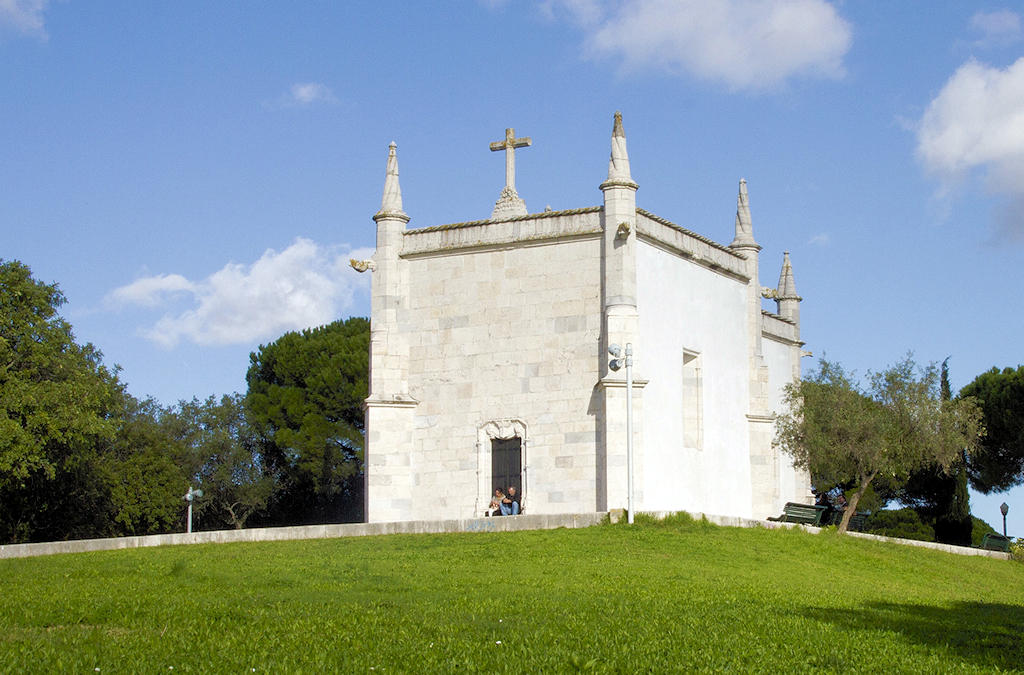 Step into the serene ambiance of Saint Jerome Chapel, a National Monument in Lisbon, and experience the timeless beauty of its architecture and rich cultural significance.