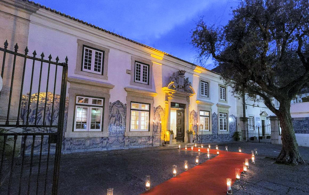 Step into a world of architectural grandeur and artistic treasures at Condes de Óbidos Palace, where history and cultural significance intertwine.