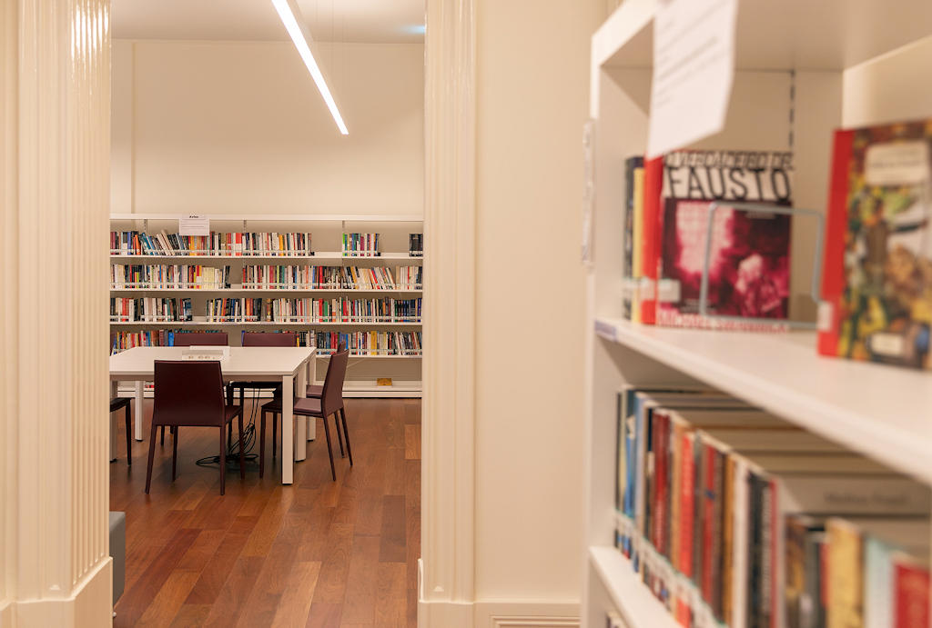 Immerse yourself in the vibrant cultural hub of Lisbon's Alcântara Library, where history meets modernity, fostering knowledge, engagement, and artistic expression.